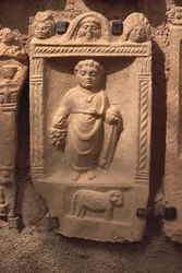 Stele mit einer menschlichen Figur